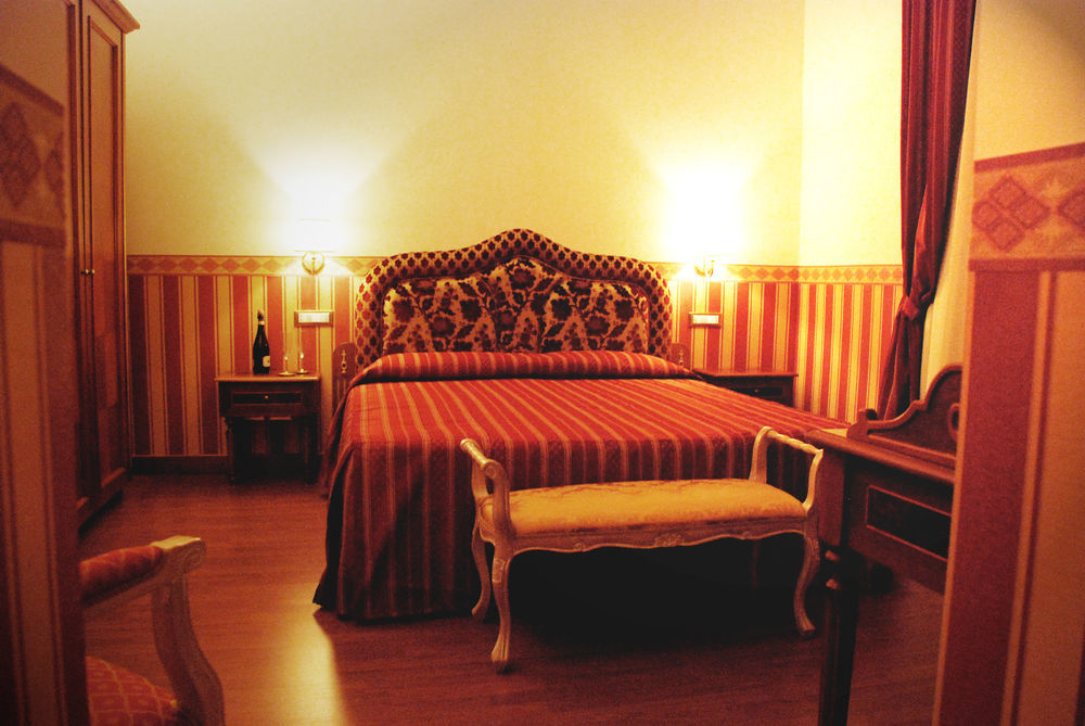 巴贝里尼套房酒店 罗马 客房 照片